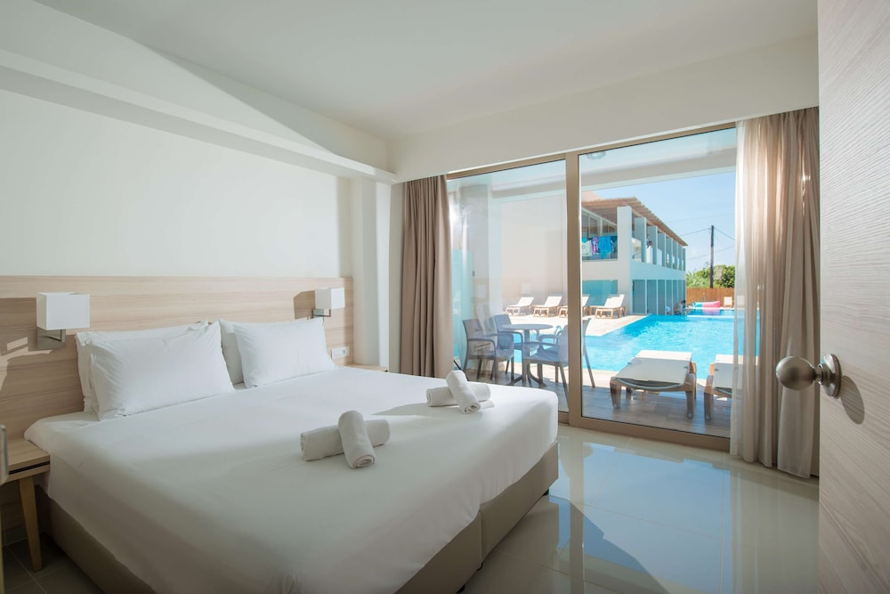 Family Suite (Swim Up) photo 3