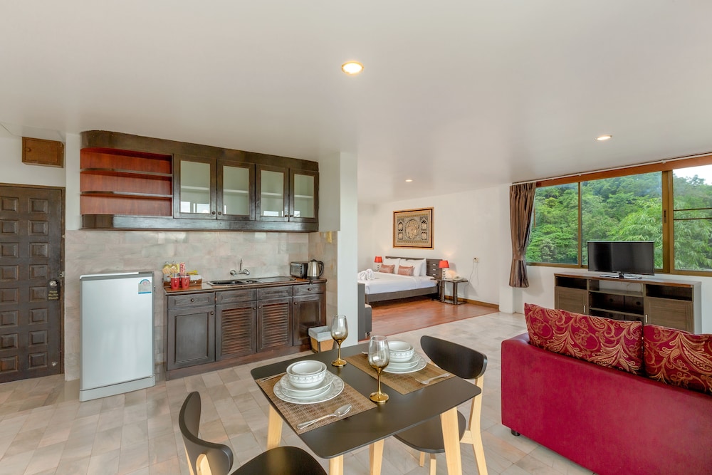 Penthouse Suite with City View - Photo 2