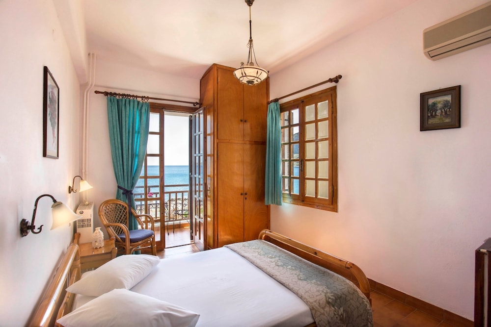 Comfort Room, 1 Double or 2 Twin Beds, Balcony, Sea View photo 1