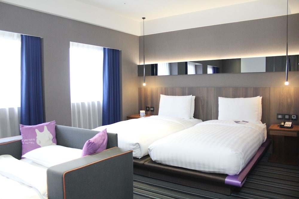 Grand Suite, 2 Twin Beds (with extra sofa bed)