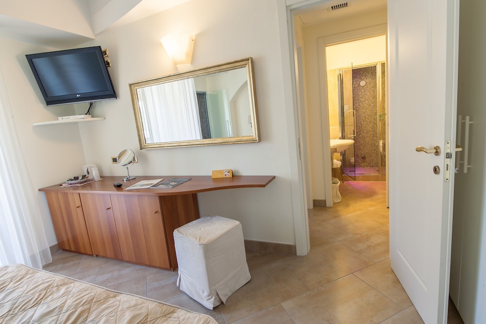 Deluxe Studio Suite photo 2
