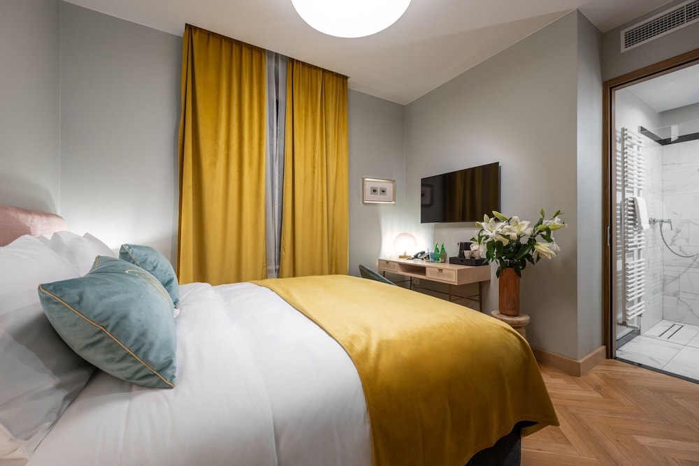 Classic Double Room (River View) photo 1