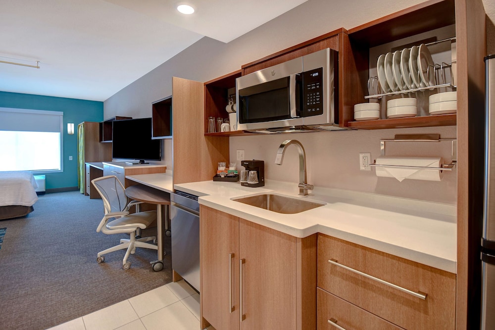 Suite, 1 Queen Bed, Accessible, Bathtub - Photo 2