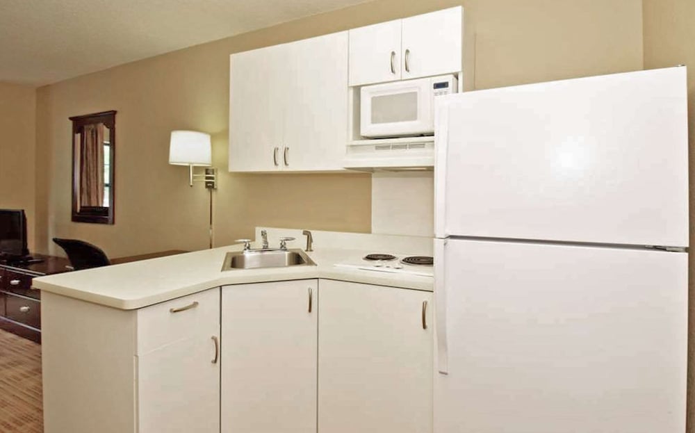 Suite, 1 Queen Bed, Non Smoking (Efficiency) - Photo 13