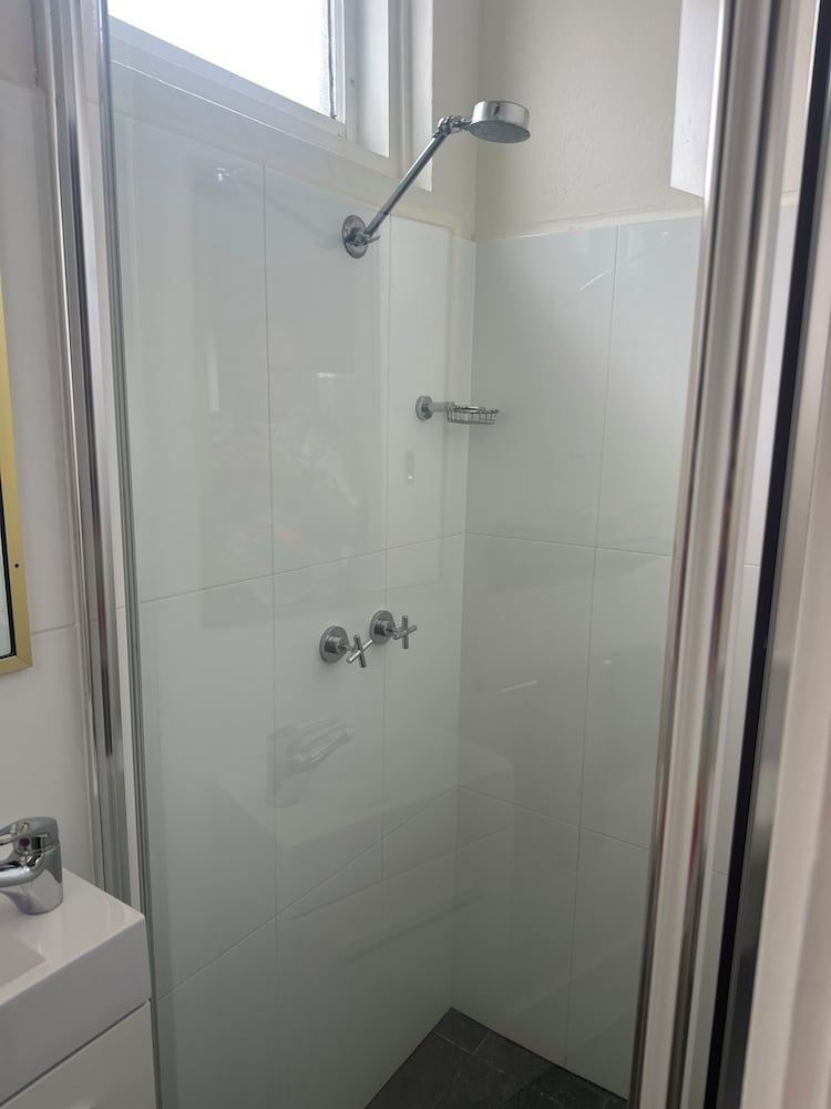 Standard Room, Non Smoking (Queen Room), Pets Friendly photo 2