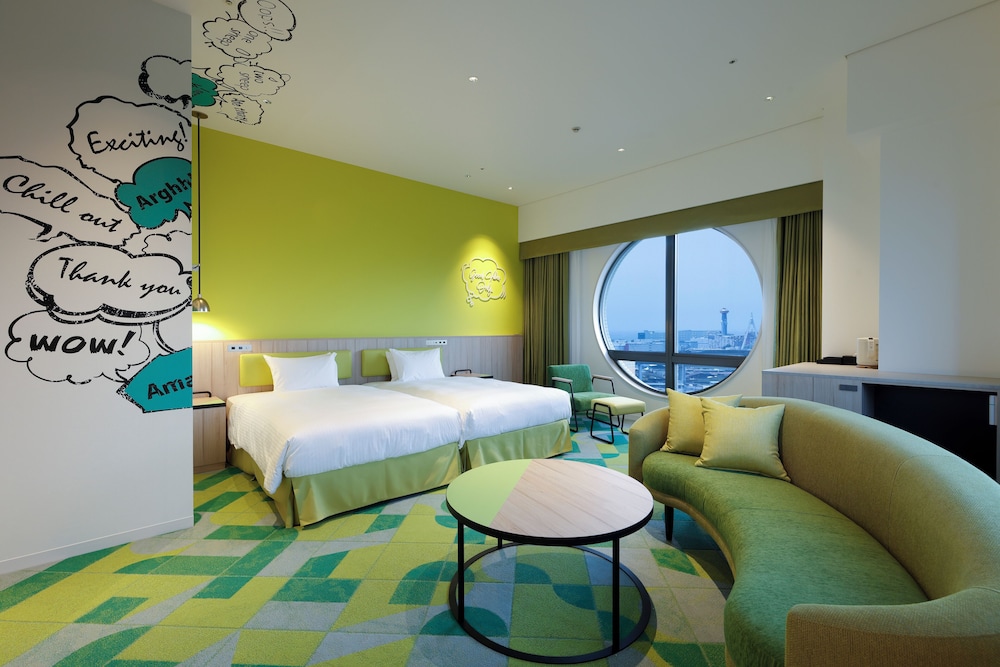 Top Floor Premier Corner Twin Room, Non Smoking photo 3