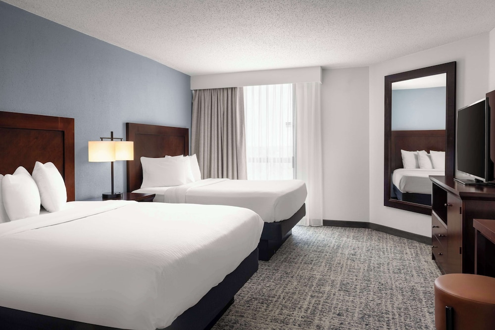Premium Suite, 2 Queen Beds, Non Smoking - Photo 2