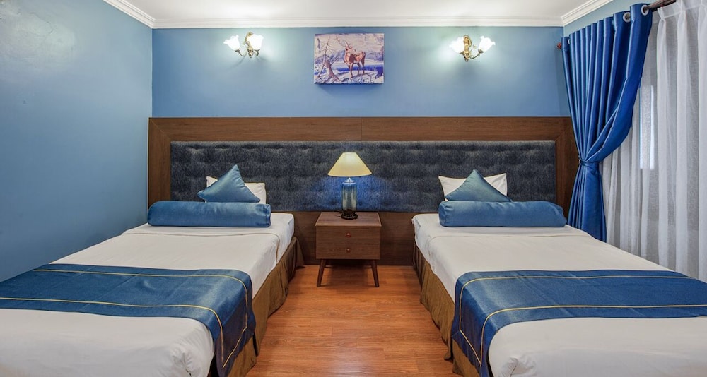 Family Room, Connecting Rooms