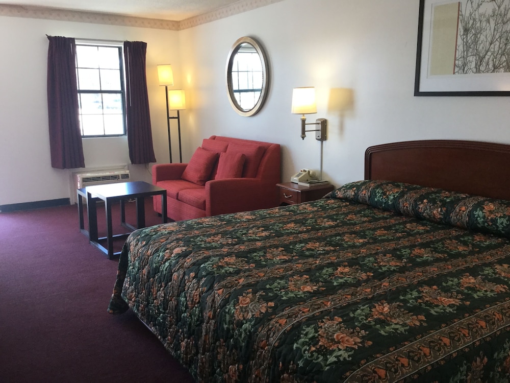 Deluxe Room, 1 King Bed photo 3
