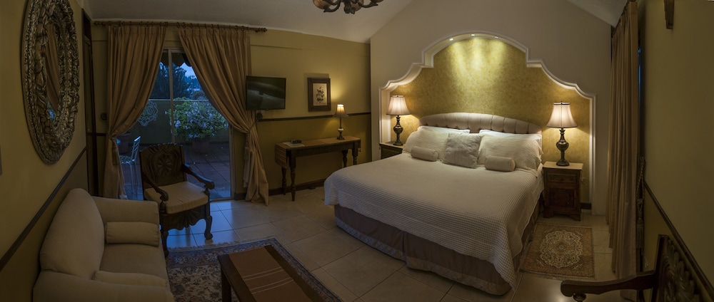 Luxury Suite, 1 King Bed photo 2