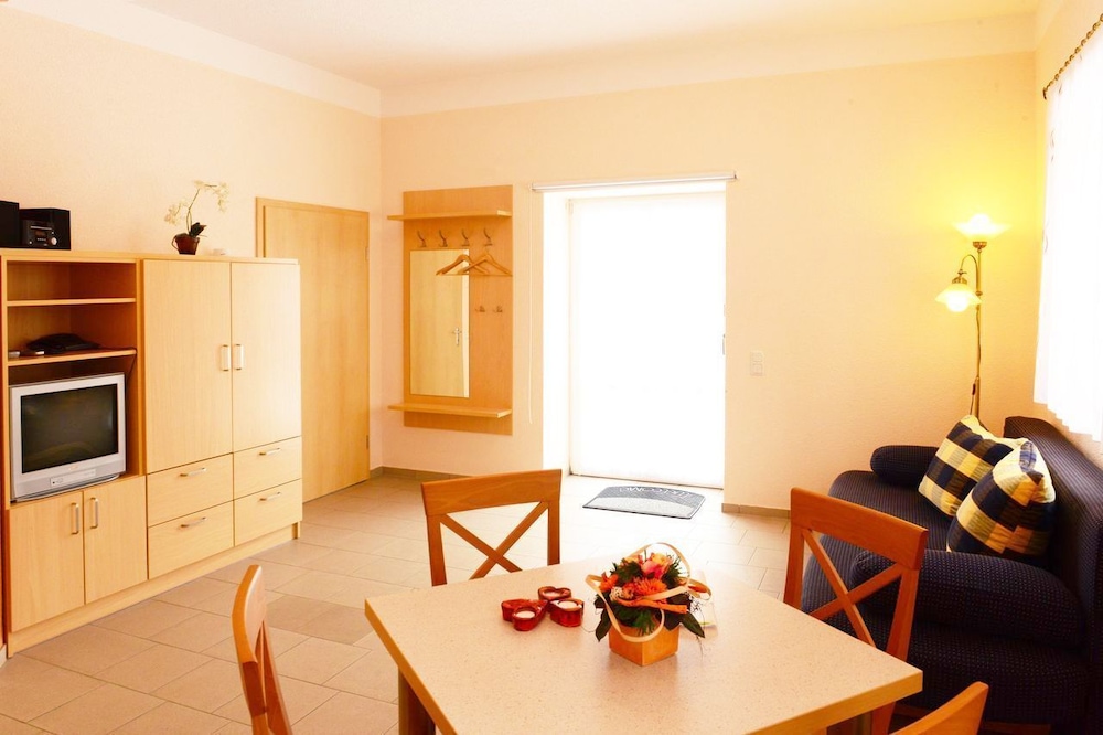 Apartment (#4) - Photo 2