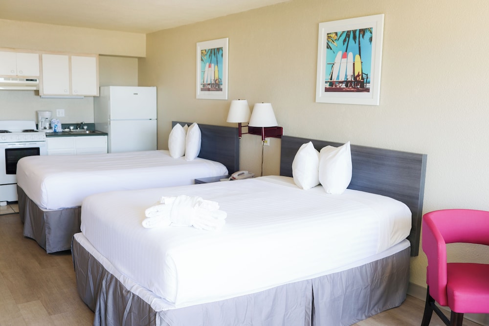 Room, 2 Queen Beds, Kitchen, Beach View