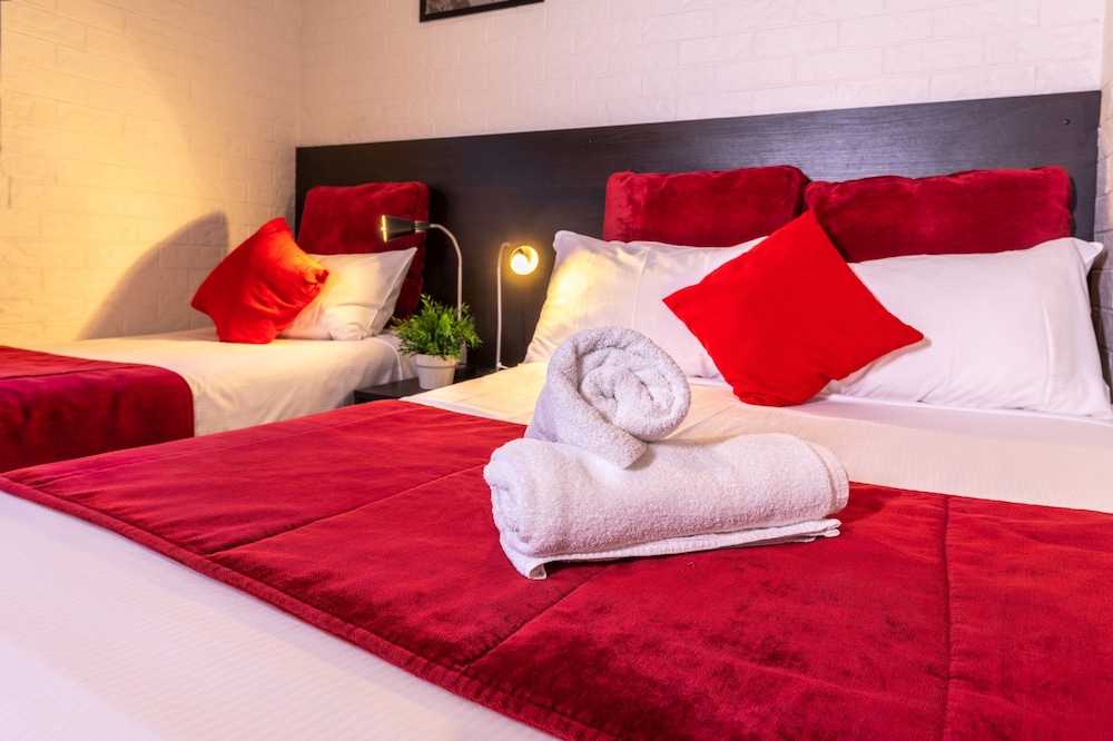 Budget Triple Room, Shared Bathroom