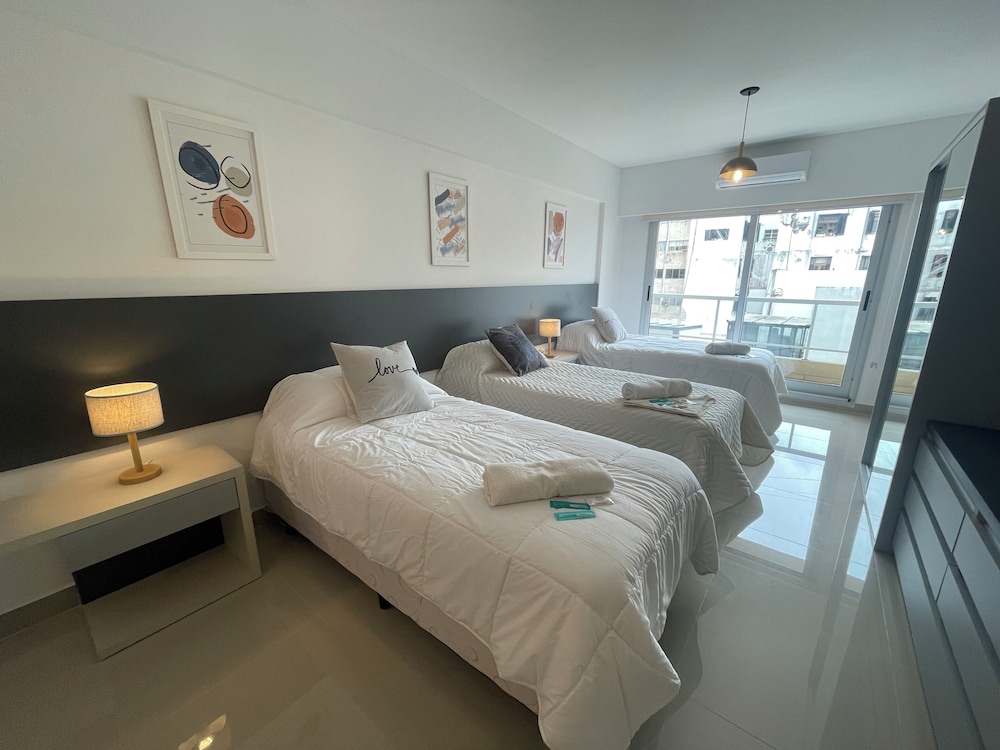 Studio, 3 Twin Beds