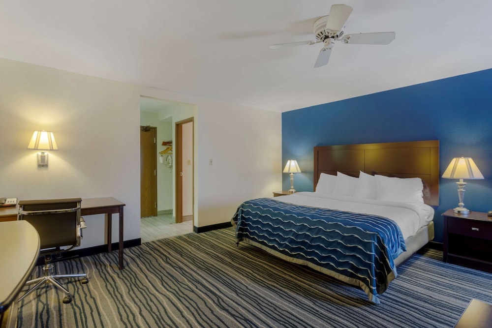 Executive Suite, 1 King Bed, Non Smoking - Photo 4