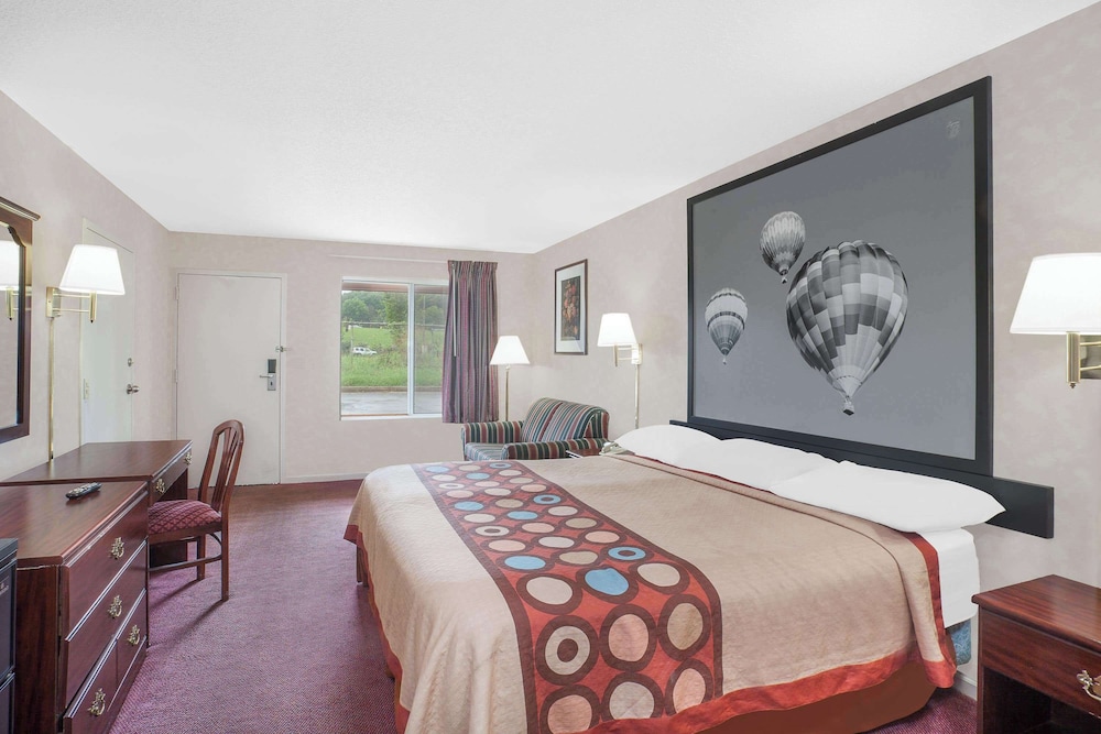 Standard Room, 1 King Bed, Smoking photo 1