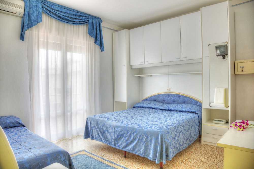 Deluxe Triple Room photo 1
