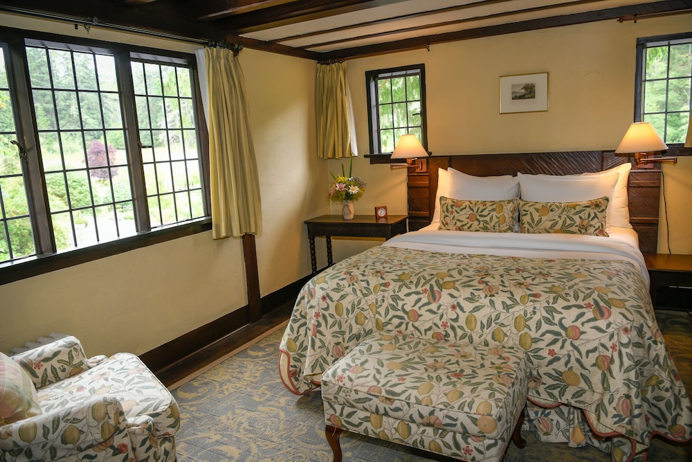 Manor House Up to 2 Person Occupancy - English Breakfast