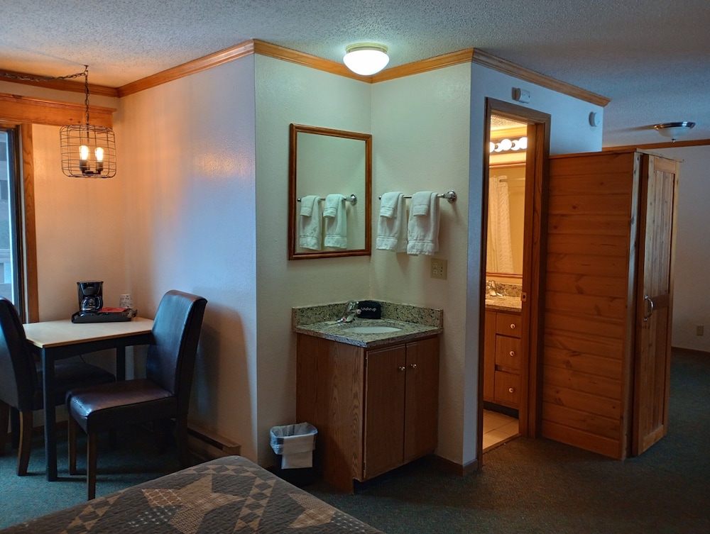 Deluxe Room, 2 Queen Beds, Non Smoking