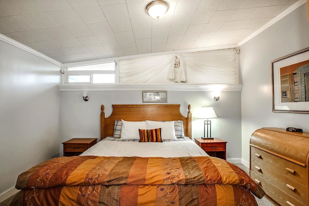 Condo, 1 King Bed with Sofa bed, Beachside photo 2