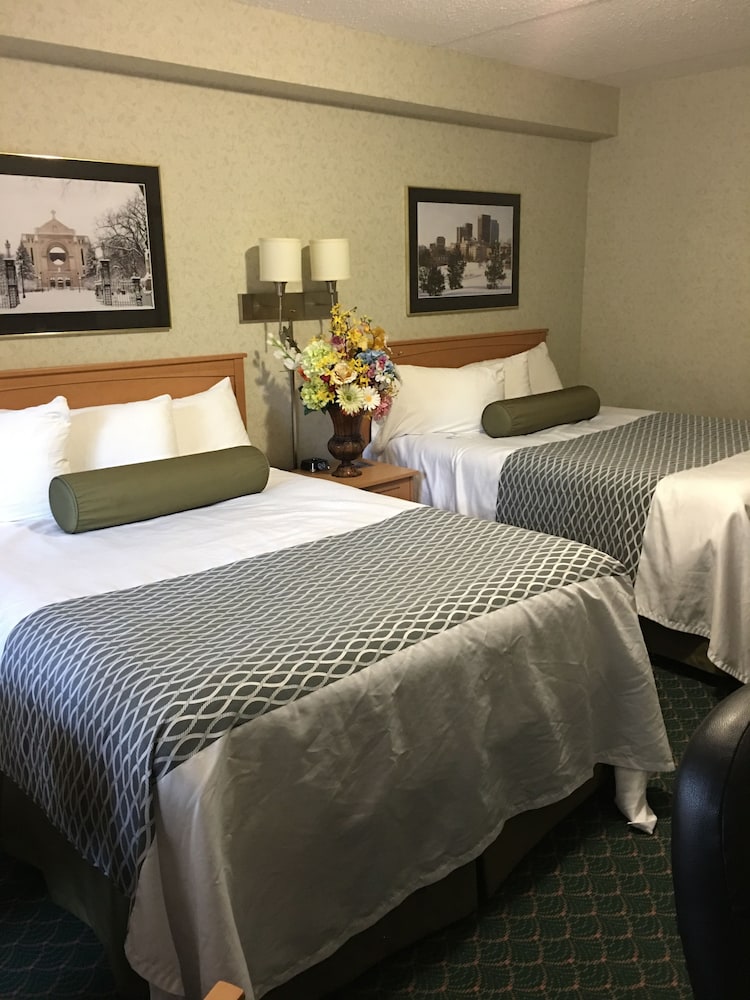 Deluxe Room, 2 Queen Beds, Poolside - Photo 1