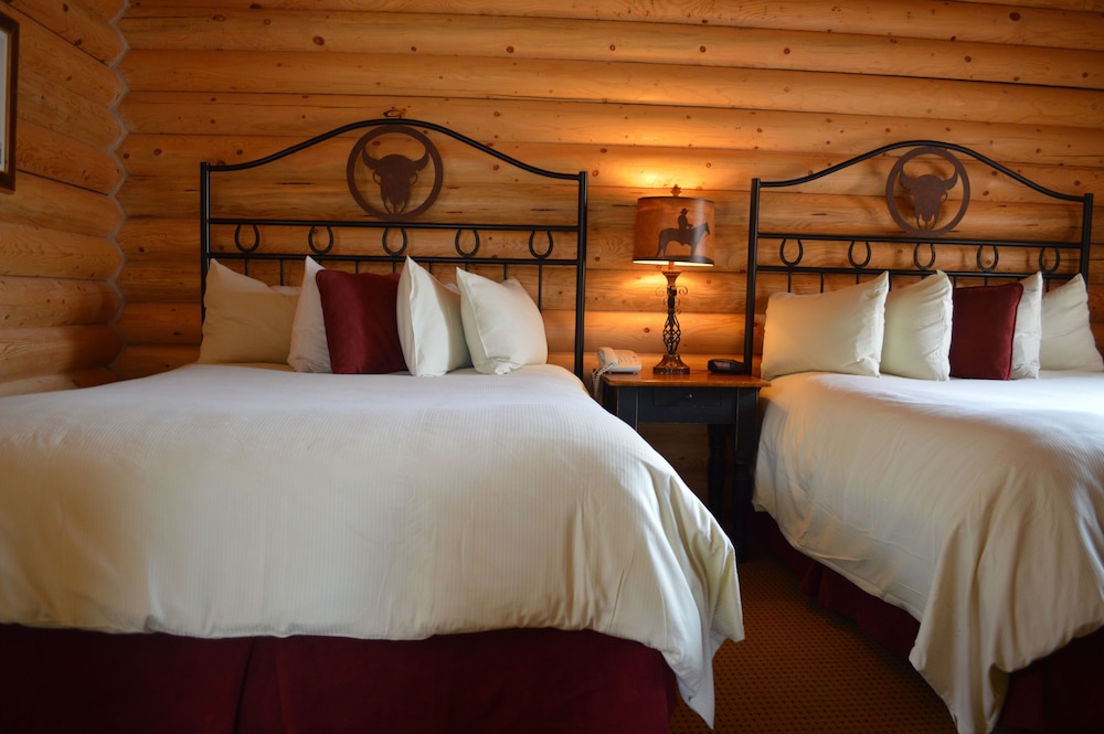 Superior Cabin, 1 Bedroom (2 Queen and 1 Sofa Bed) photo 2