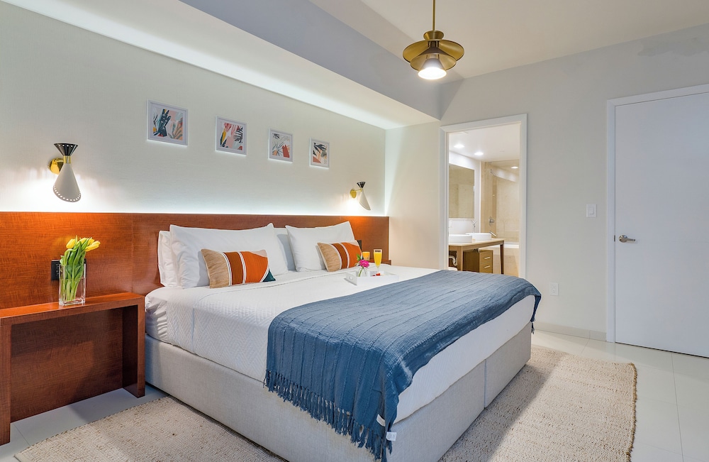 Boutique Apart, 1 King & Sofa Bed, Sauna, River/City Views, Balcony3106