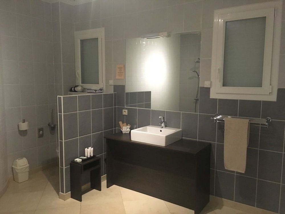 Family Room, Bathtub photo 2