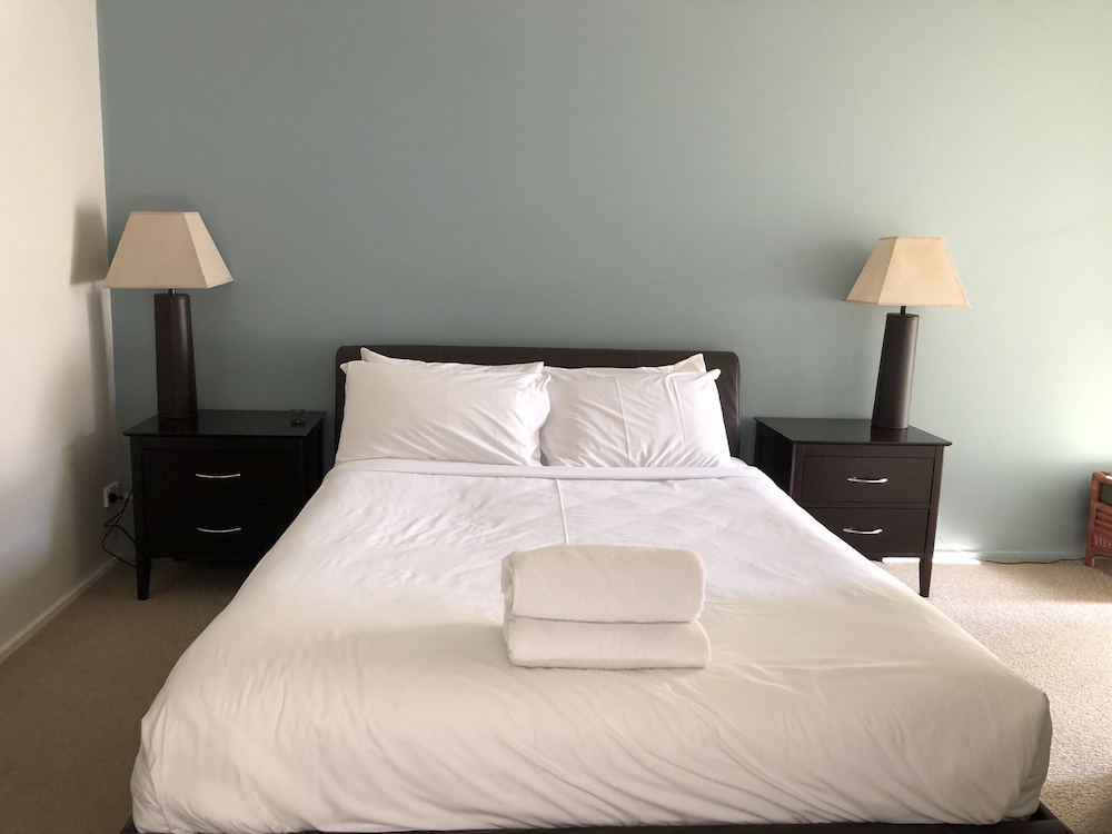 1 Bedroom Apartment - Waterfront photo 1