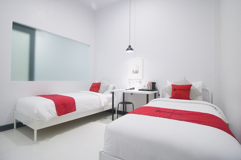 Twin Room (Reddoorz)