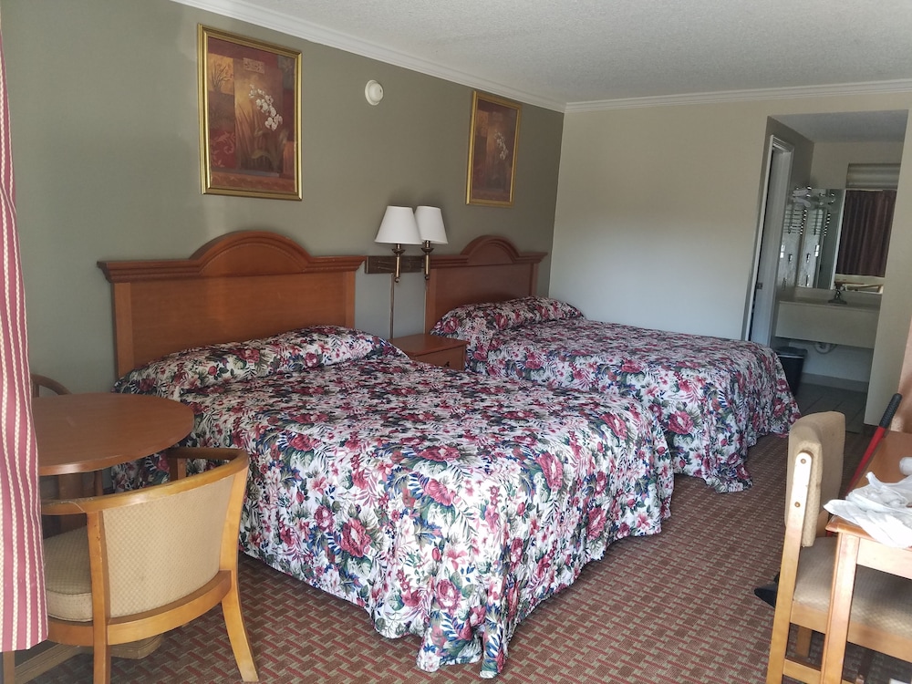 Standard Room, 2 Queen Beds, Smoking photo 3