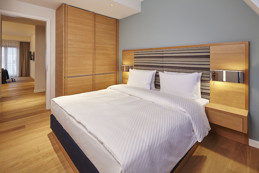 Studio Suite, 1 King Bed with Sofa bed