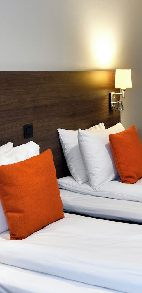 Room, Accessible photo 3
