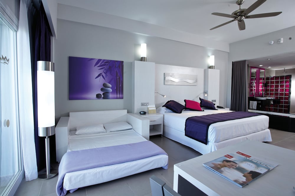 Junior Suite, Courtyard View (E)