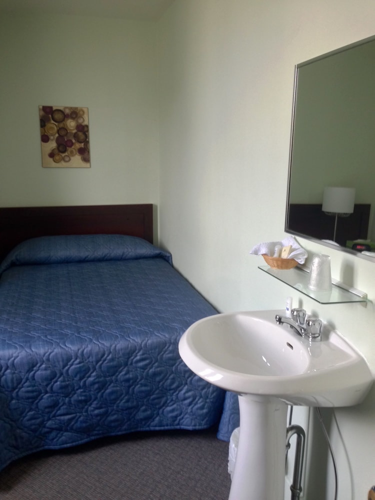 Economy Room, Shared Bathroom photo 1