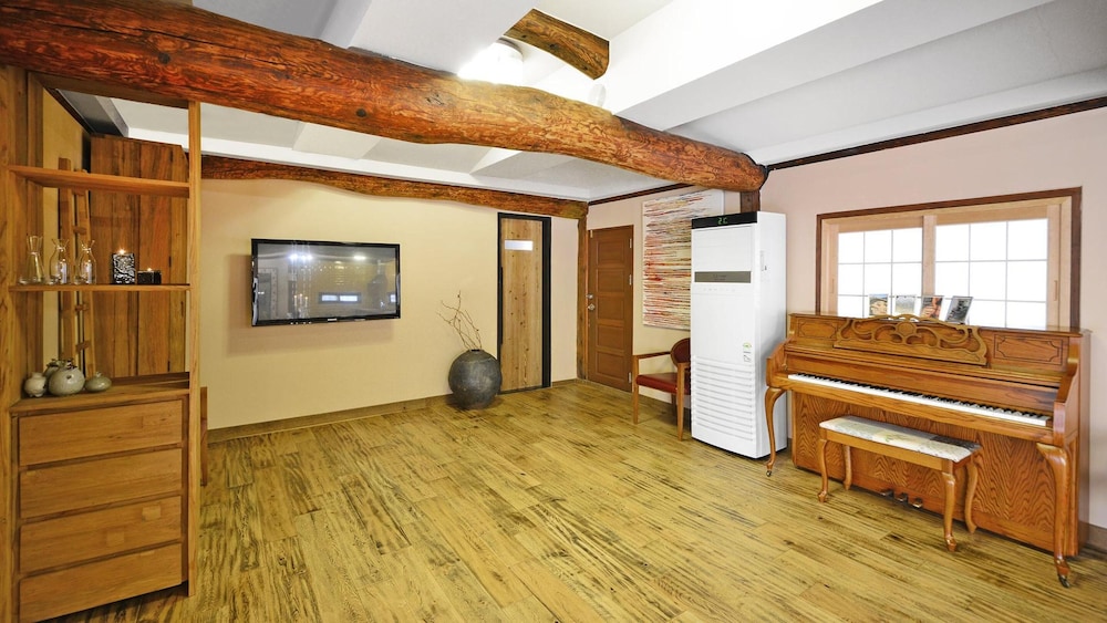 Basic Room, 1 Bedroom (Eucalyptus) - Photo 1