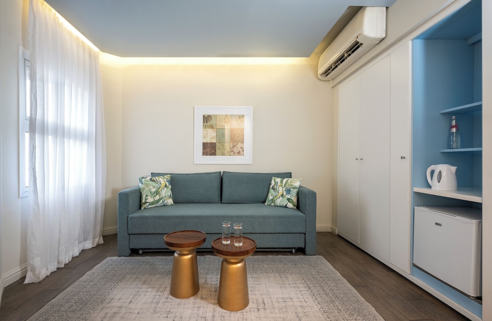 Family Room photo 3