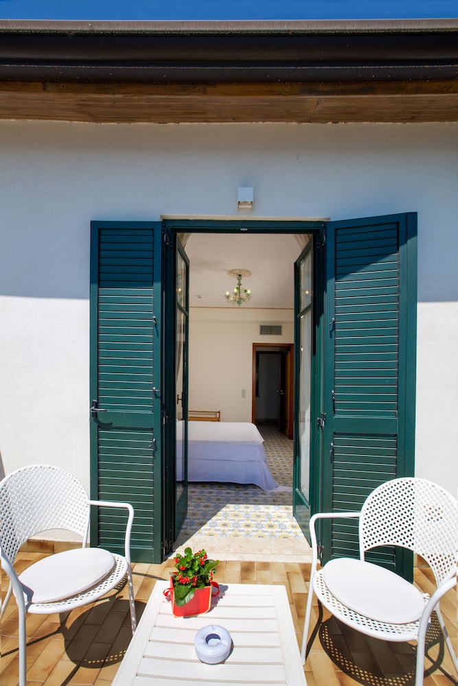 Superior Double or Twin Room, Terrace, Sea View - Photo 11