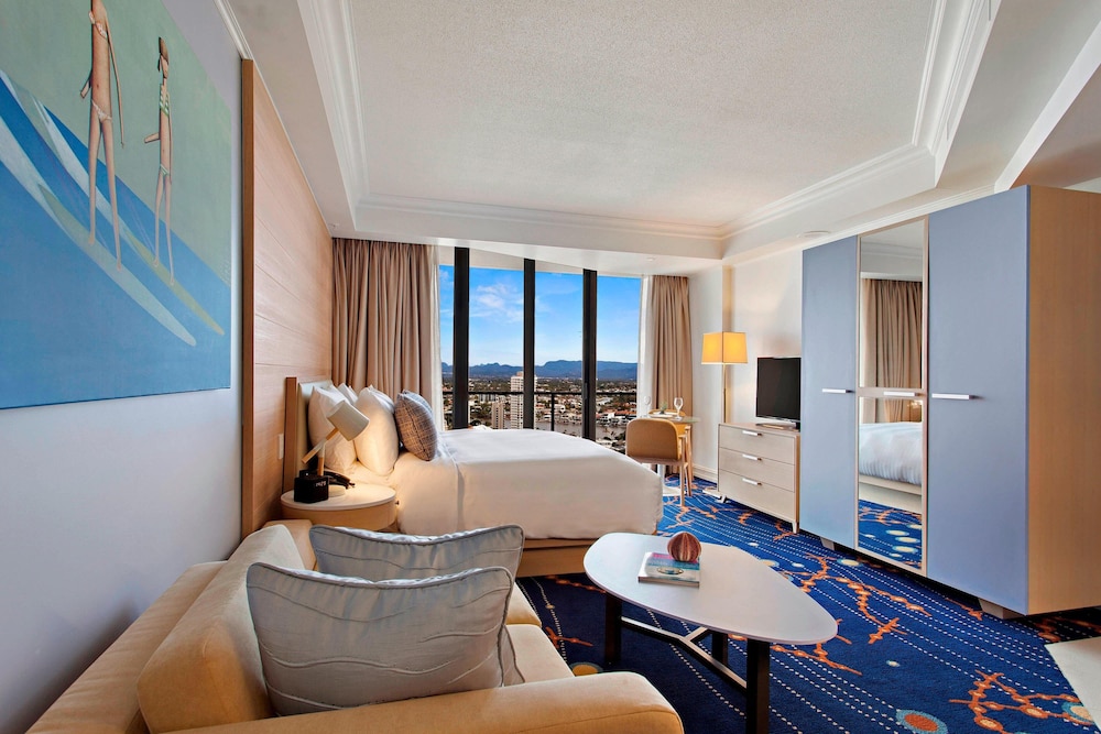 Deluxe King Room with One King Bed and Sofa Bed (Non Smoking) photo 3