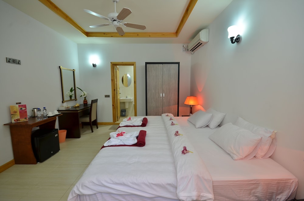 Deluxe King Room photo 2
