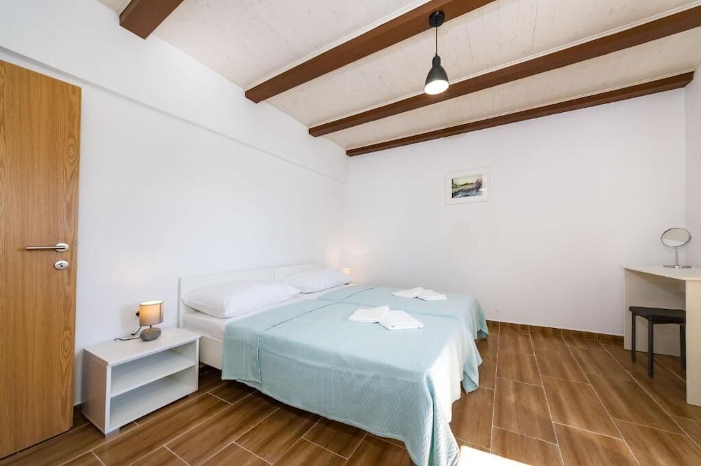 Apartment (Ivanac - close to the beach - A2 (2+2) photo 3