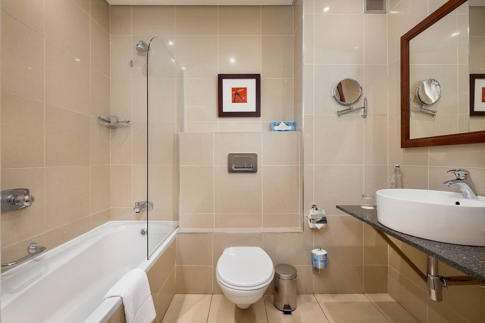 Executive Room, 1 Queen Bed - Photo 7