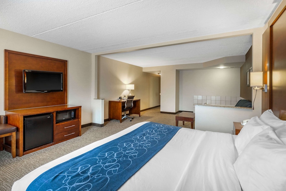 Suite, 1 King Bed with Sofa bed, Non Smoking, Hot Tub - Photo 1