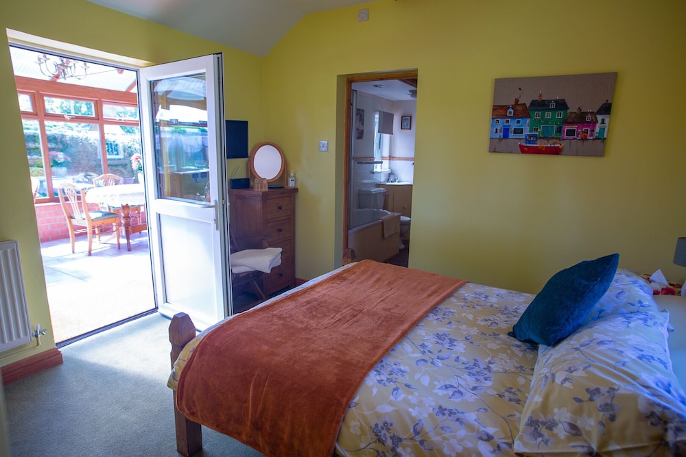 Standard Double Room, Ensuite, Garden View (The Sunrise Room) photo 2