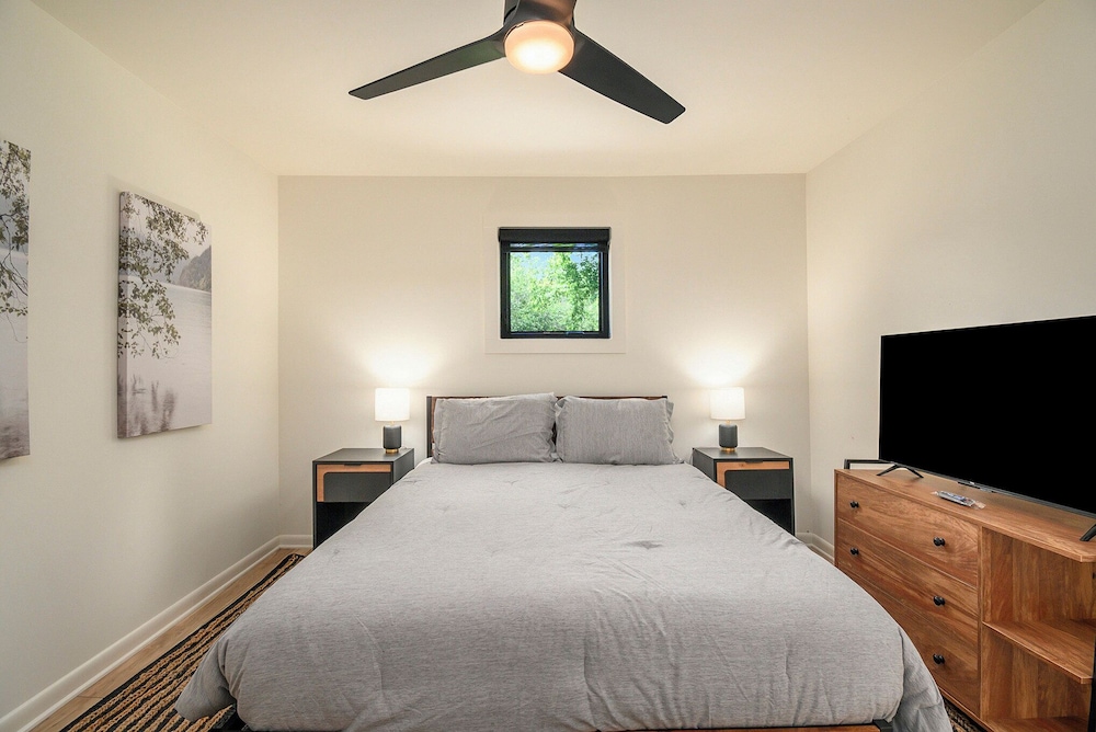 1BR + Loft Lake Chatuge Cabin w/ Mountain Views! (White Cabin) photo 2