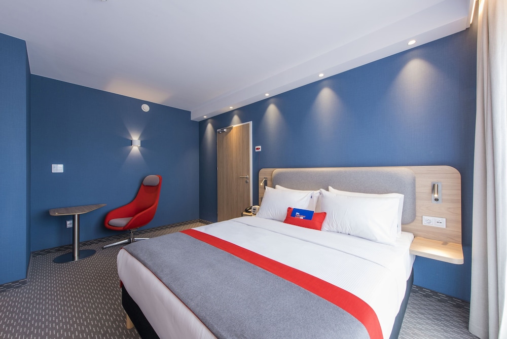 Standard Room, 1 Double Bed, Accessible (Free Breakfast) - Photo 4