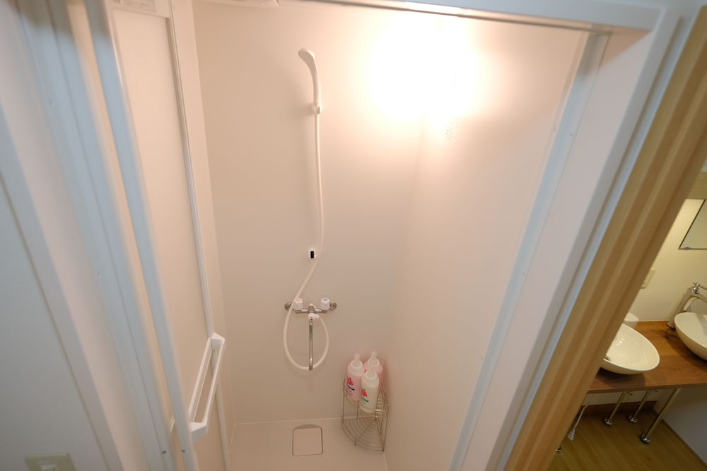Basic Quadruple Room photo 3