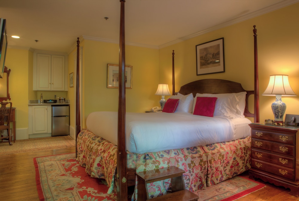 King Courtyard Suite