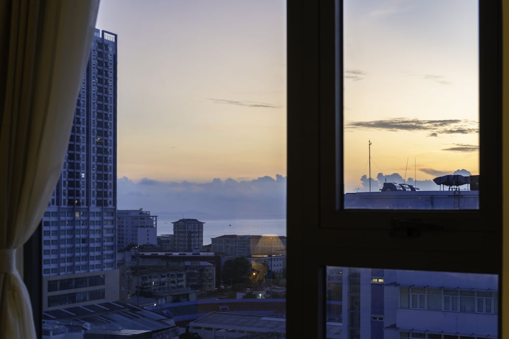 Premier Deluxe City View - Photo 7