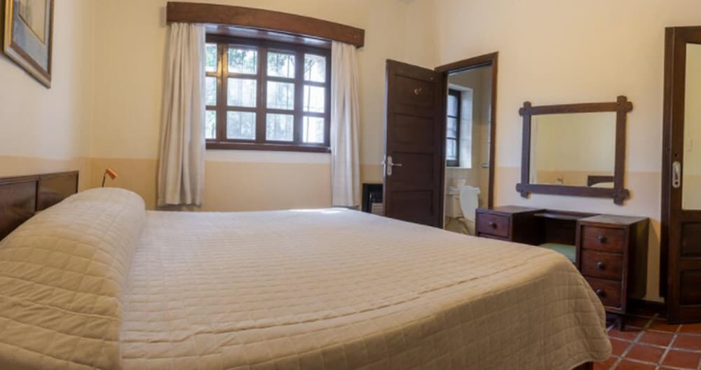 Standard Room, 1 King Bed photo 1